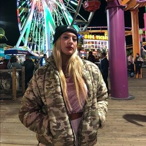 Camo puffer jacket with adjustable drawstring